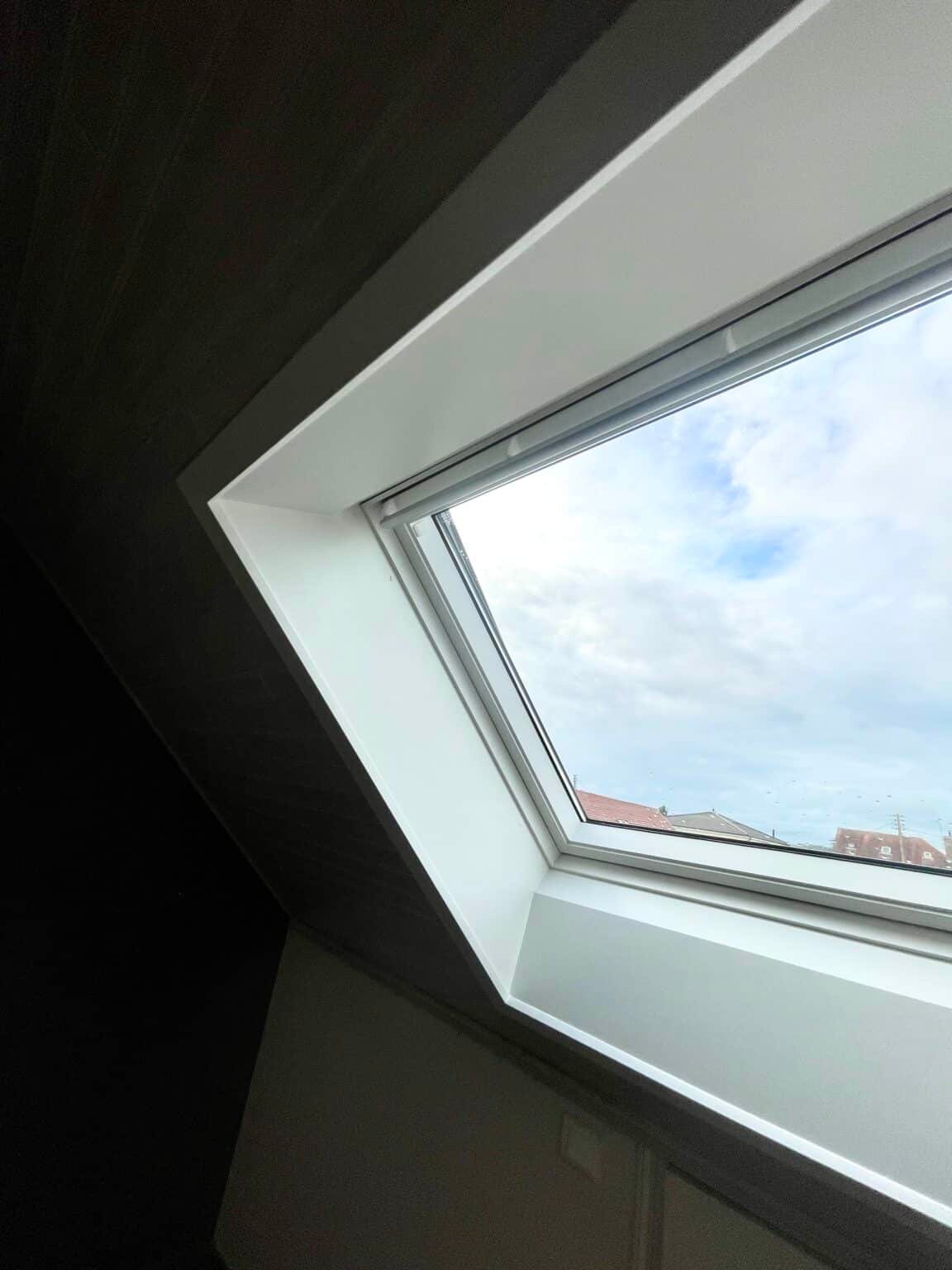 Frp-couverture - Quelle fenêtre de toit choisir en 2025 pour garder votre maison fraîche en été, améliorer l'isolation et réduire vos factures d'énergie ? - Featured Image 1