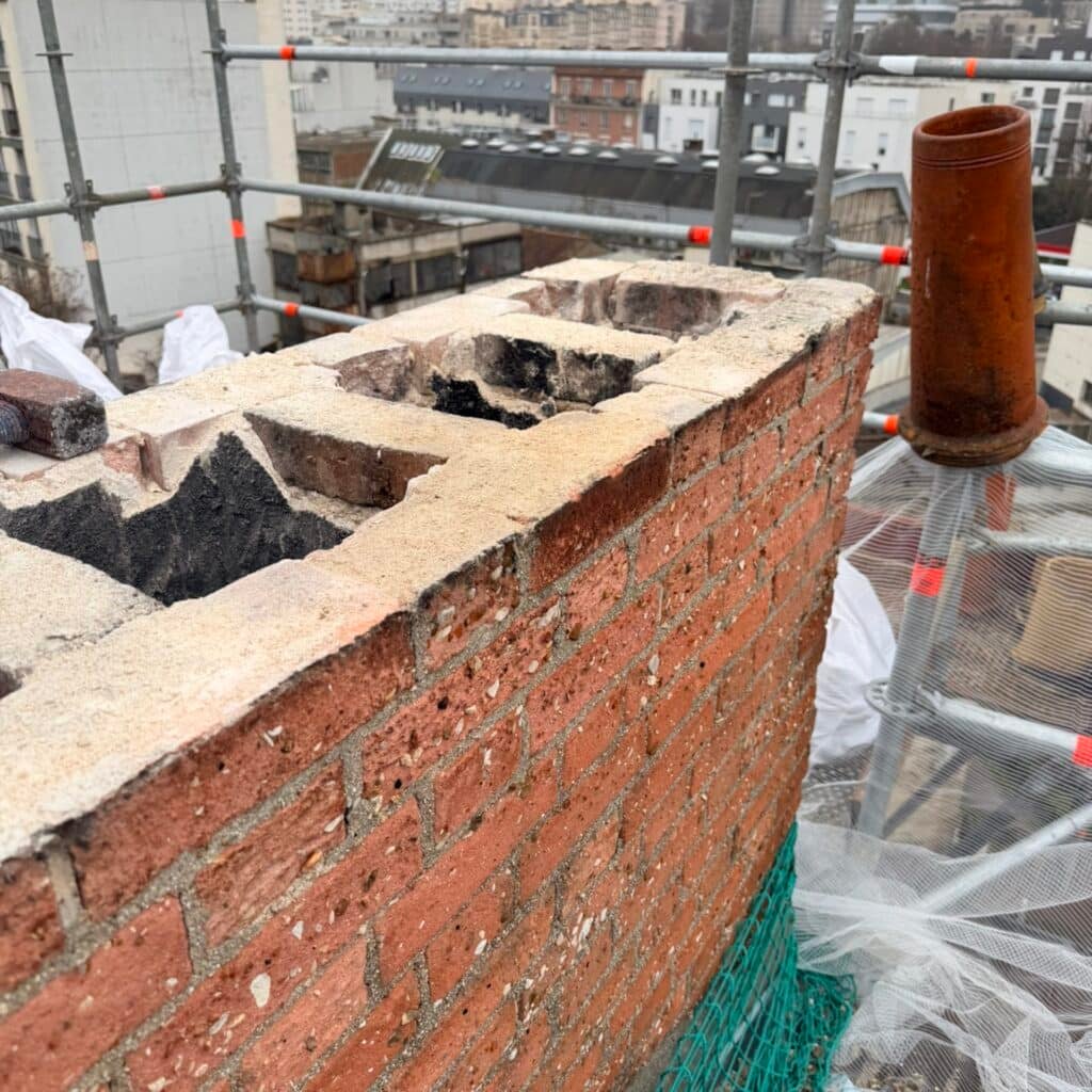 Frp-couverture - Dépose de cheminée à Forges-les-Eaux : budget et étapes - Featured Image 1